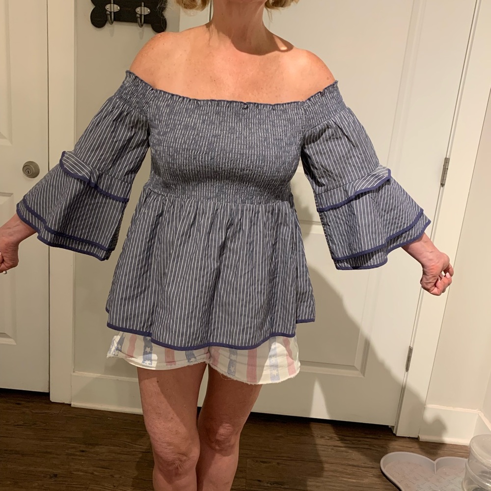 American Eagle Off Shoulder Flirty Top, NWOT